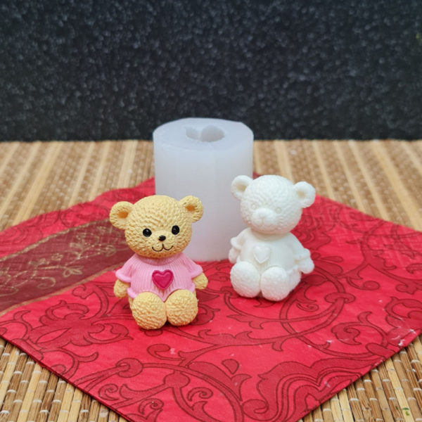 Силиконовая форма "Мишка в кофточке" мини