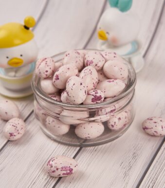 Драже шоколадное с миндалем (ЯЙЦА) сиреневые, 50г.